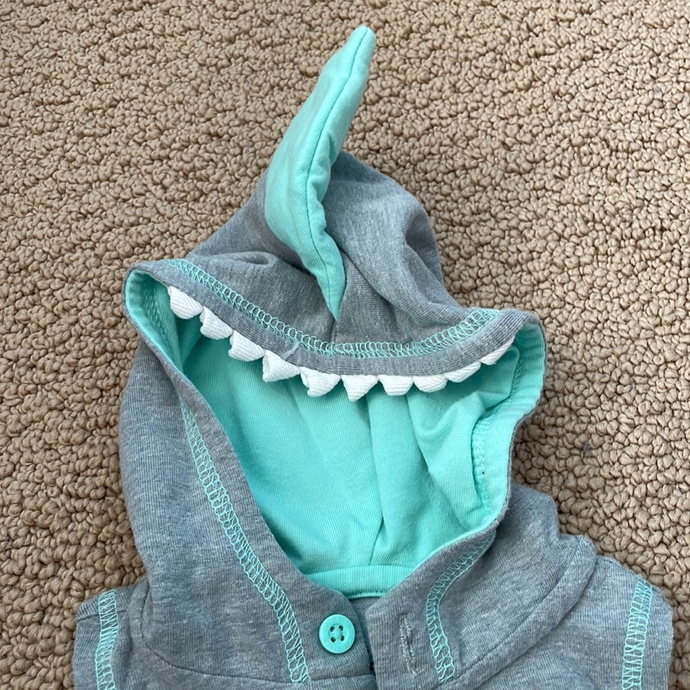 Shark onsie - Picture 2 of 4